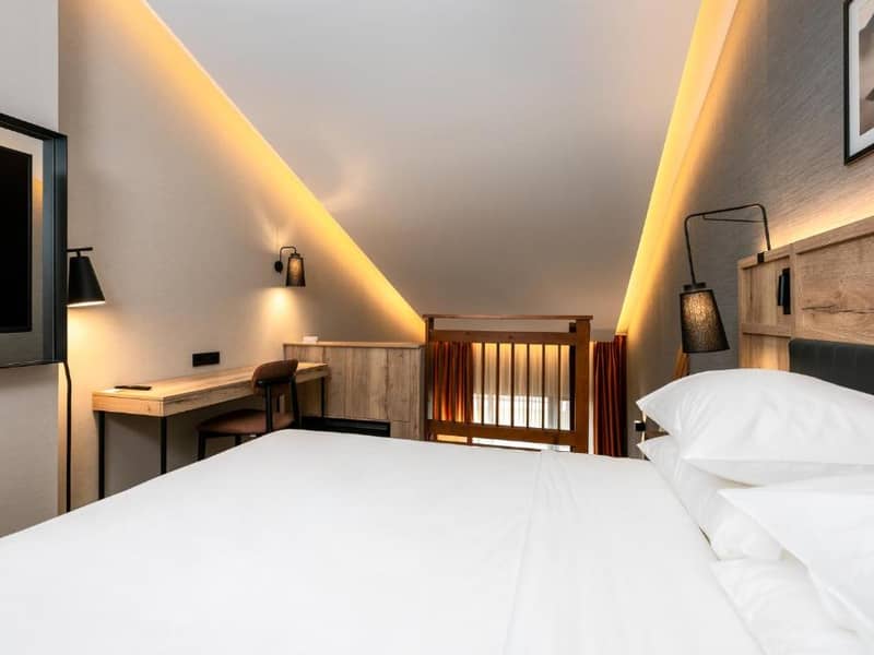 Hotel Four Points by Sheraton (ex Strazhite )