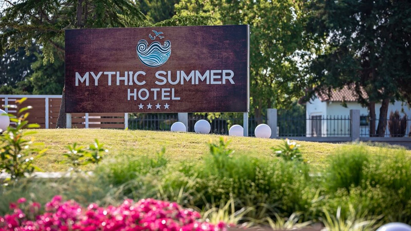 Hotel Mythic Summer