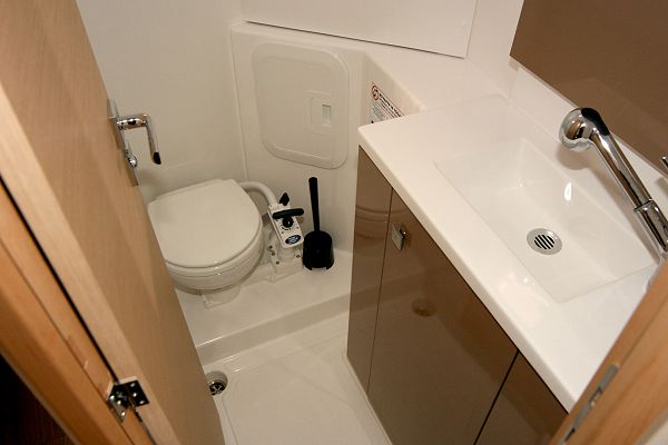 Fountaine Pajot Lucia 40 - Luna Rossa II - 4