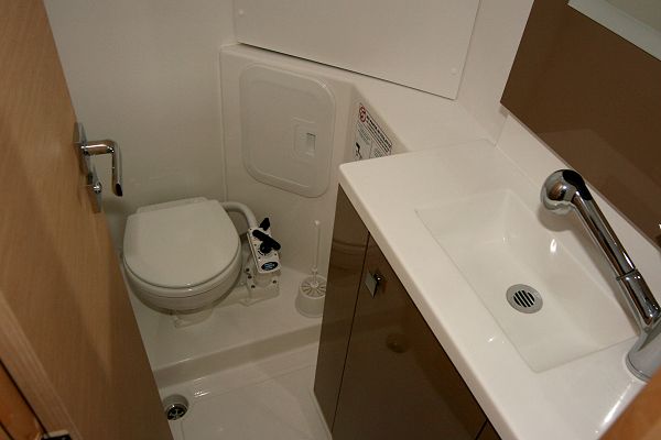 Fountaine Pajot Lucia 40 - Luna Rossa II - 5