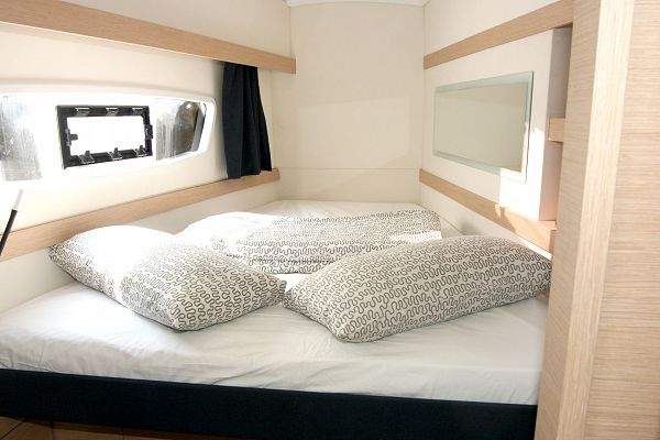 Fountaine Pajot Lucia 40 - Luna Rossa II - 6