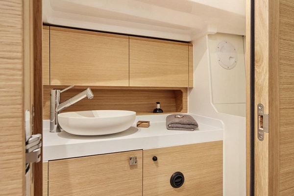 Elan E4 - London - 6