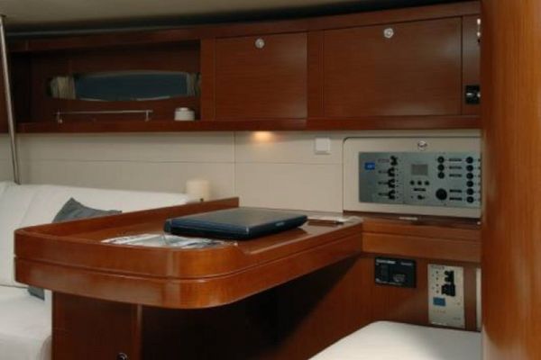 Beneteau Oceanis 50 Family - Flying Colours - 5