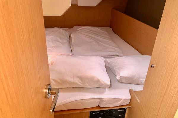 Beneteau Oceanis 38.1 - Foxy - 6