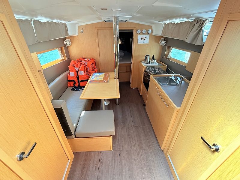 Beneteau Oceanis 38.1 - Foxy - 3