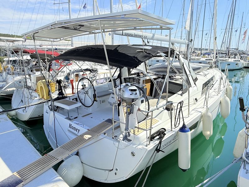 Beneteau Oceanis 41.1 - Honey - 2