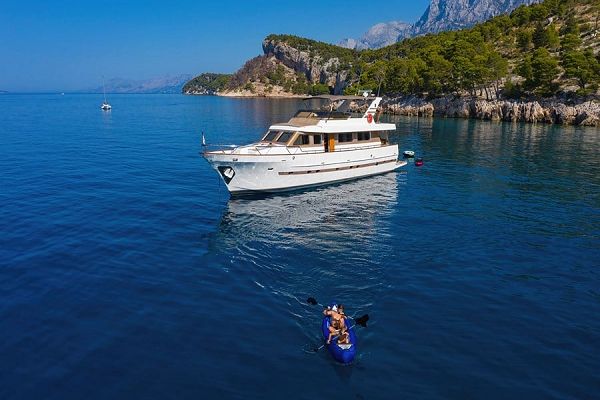 Motoryacht - Custom Blanka - 8