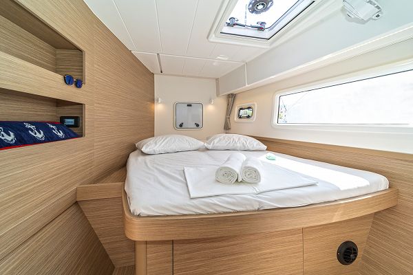 Lagoon 42 - First Dance - 6