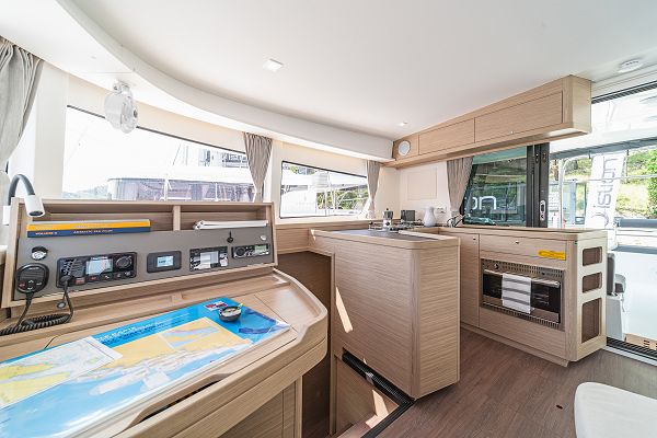 Lagoon 42 - First Dance - 7