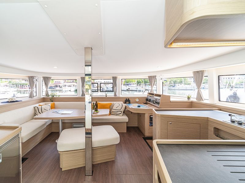 Lagoon 42 - First Dance - 8