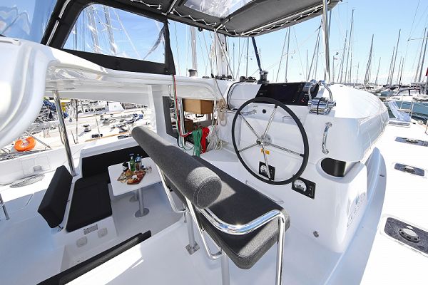 Lagoon 39 - GIN TONIC - 4