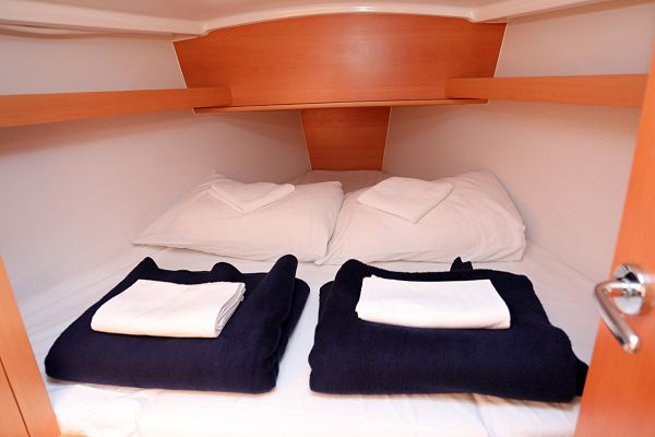 Jeanneau Sun Odyssey 319 - Spider Kiss - 4