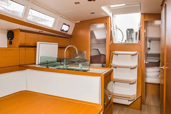 Jeanneau Sun Odyssey 389 - Dust in the wind - 4