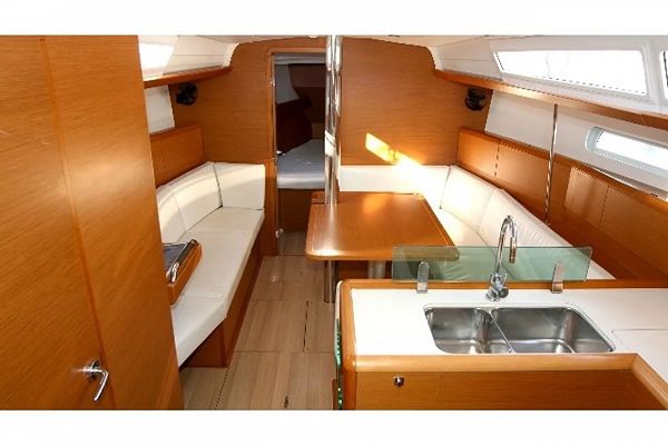 Jeanneau Sun Odyssey 389 - Dust in the wind - 8