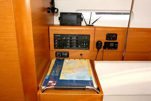 Jeanneau Sun Odyssey 389 - Dust in the wind - 7