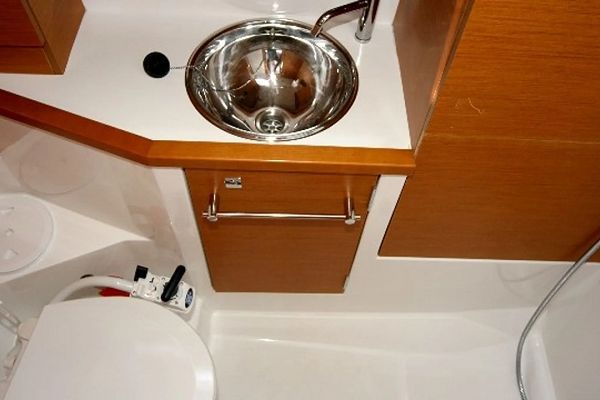 Jeanneau Sun Odyssey 389 - Dust in the wind - 6