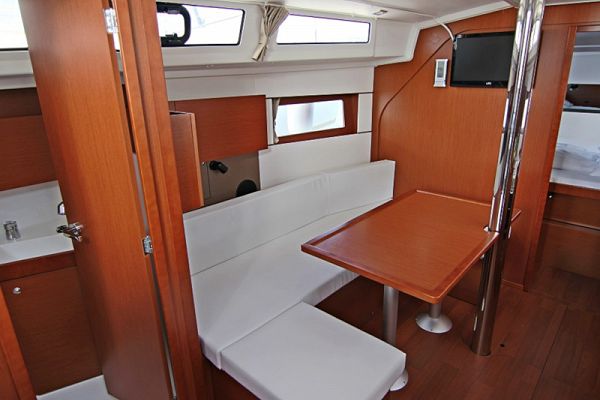 Beneteau Oceanis 38.1 - AURA - 6