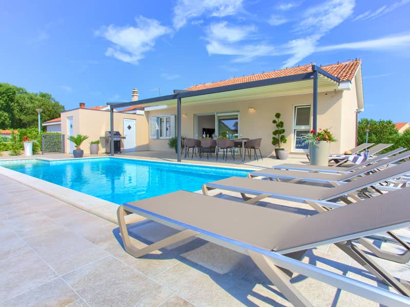 Villa Elegant with heated pool 1. 