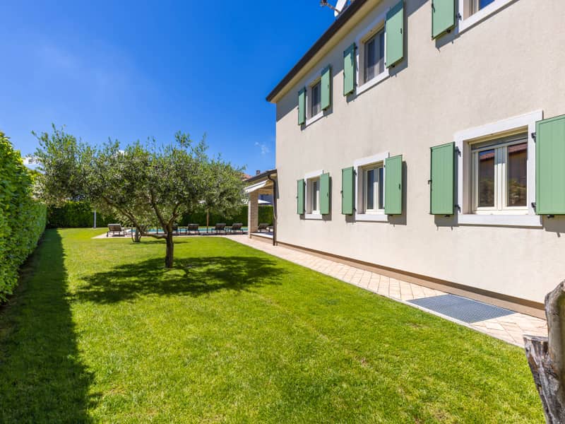 Villa IK88 (Vila Dionis) 18.
