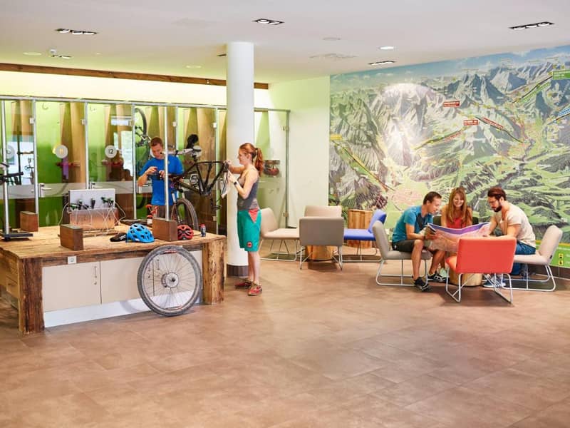 Hotel Expolrer