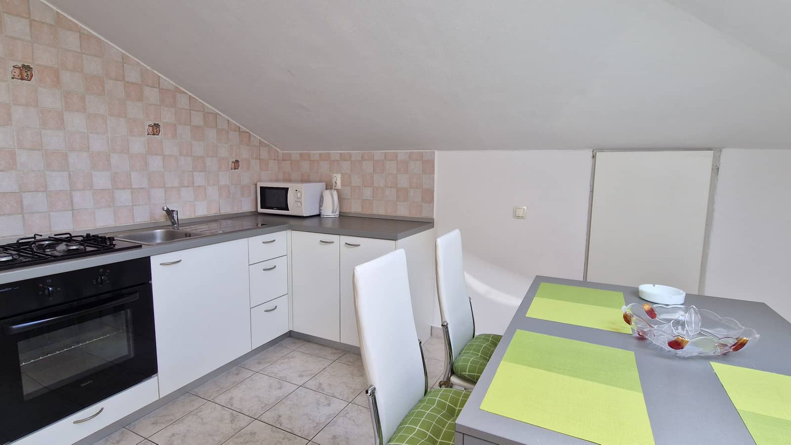 Accommodation for 2 - 3 workers in Pula 2. image