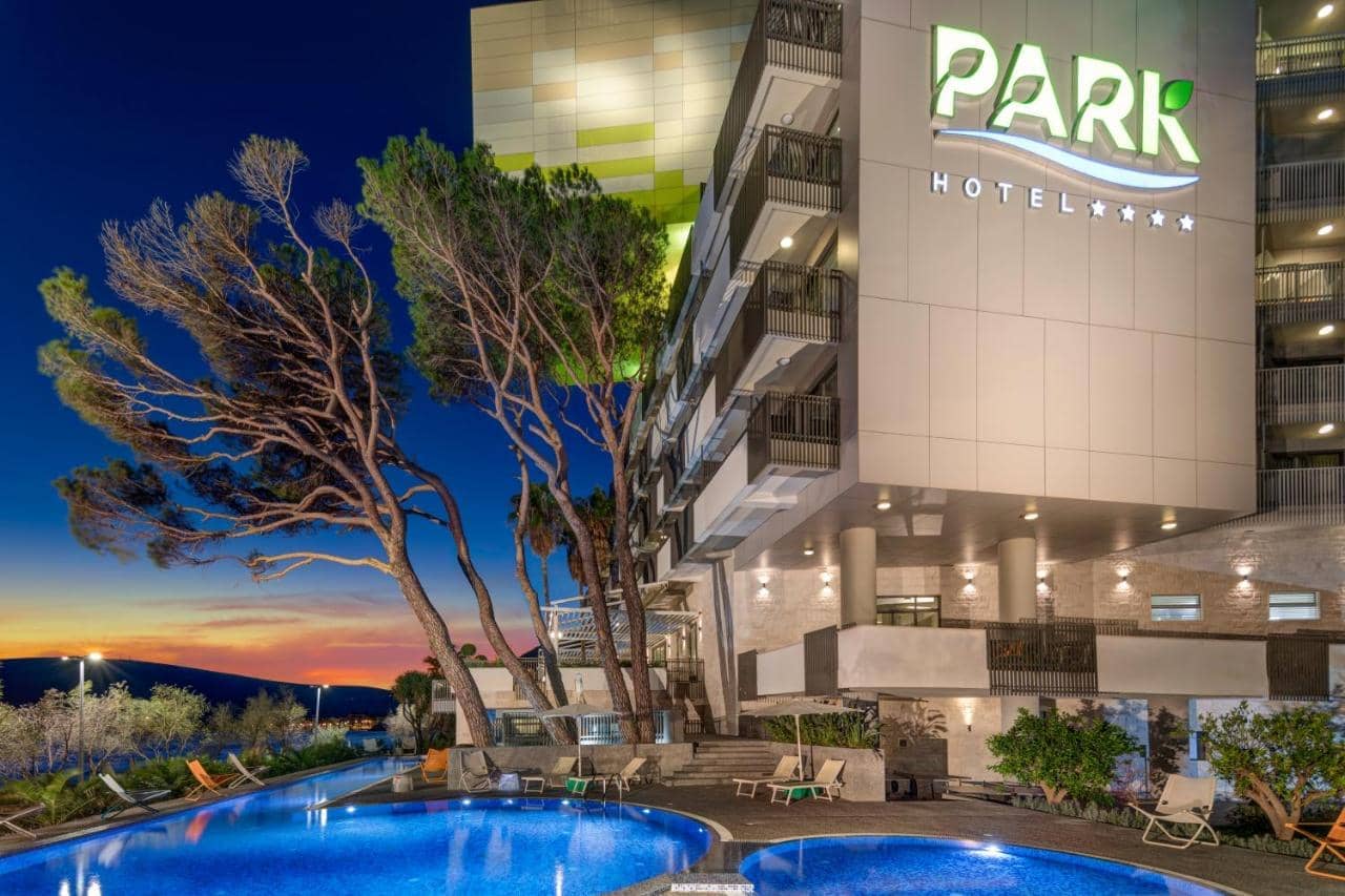 Hotel Carine Park Bijela