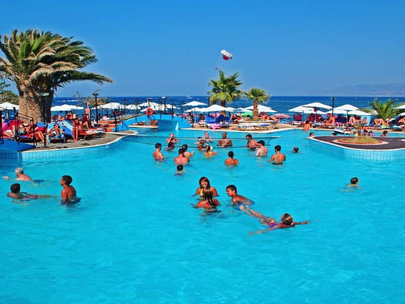 Hotel Eri Beach & Village