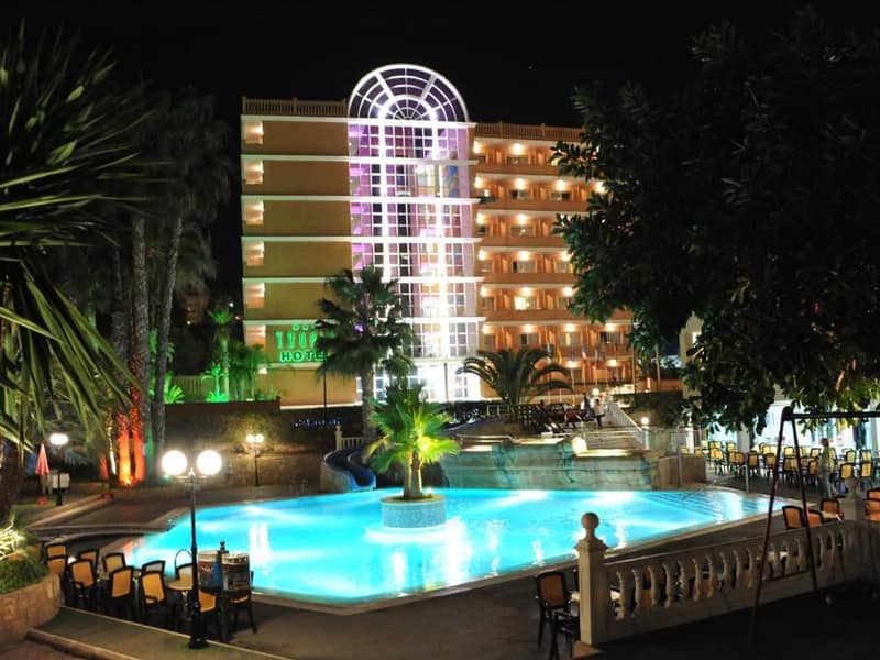 Hotel Alone