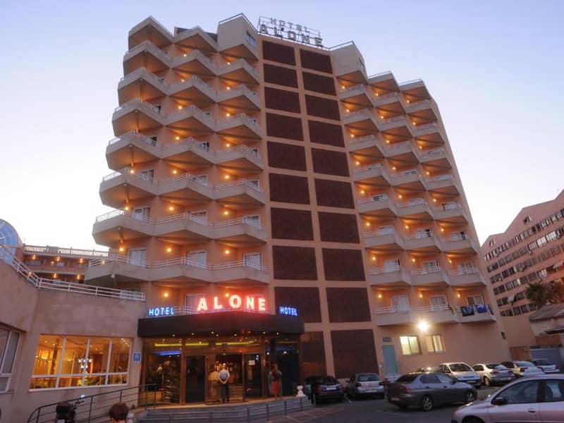 Hotel Alone