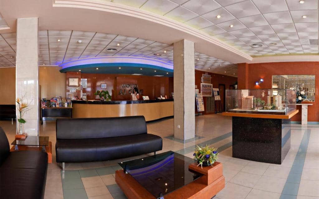 Hotel Alone