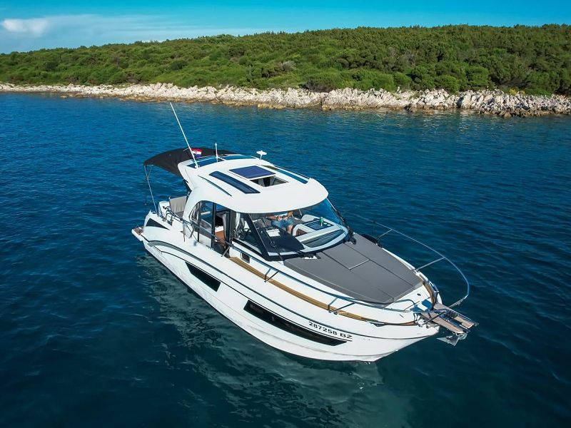 Beneteau Antares 9 OB - M & N - 8