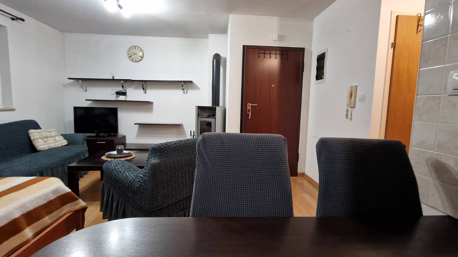 Apartment for 4 to 5 workers, 13 km from the center of Poreč. 4. image