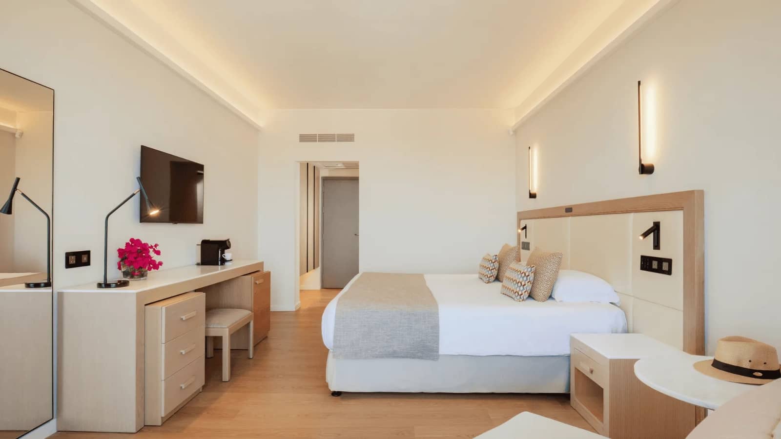 Hotel Golden Coast Beach Hotel