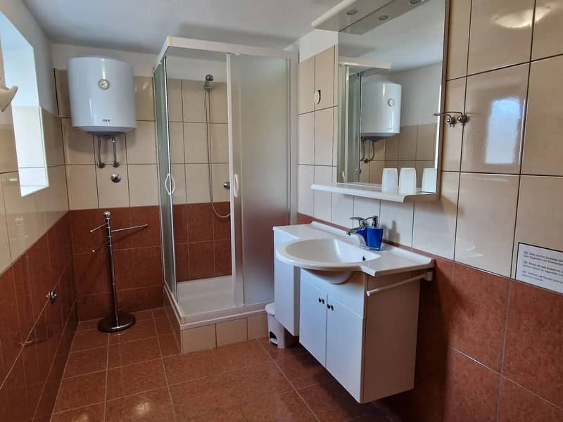 Kuća za smještaj 8 radnika 13. slika