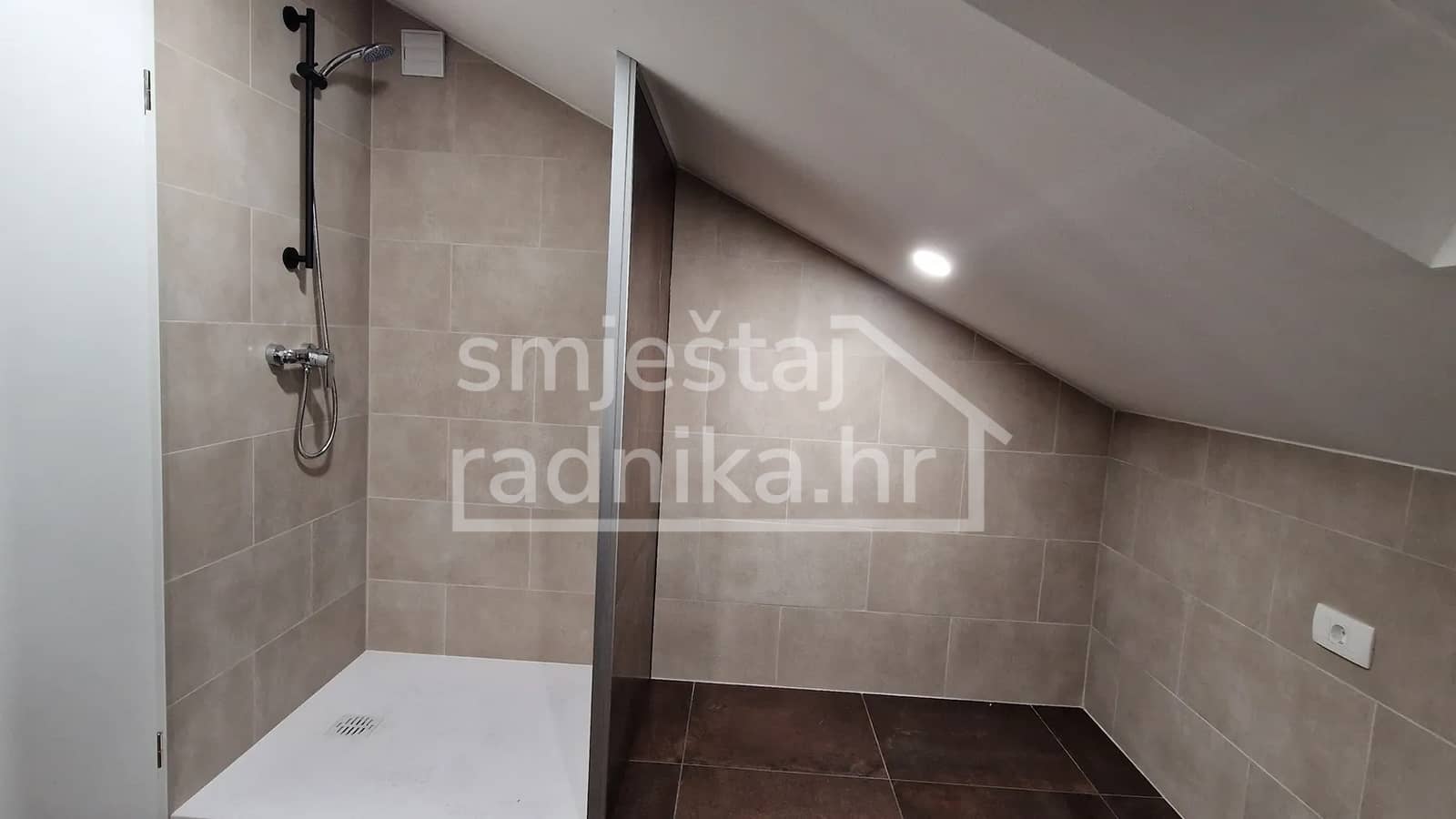 Smještaj za 4 radnika u Labinu, Istra 5. slika