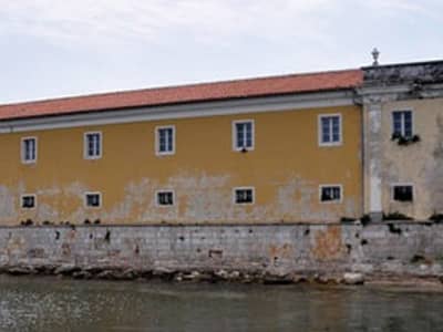 Ladanjska palača / Samostan u Dajli