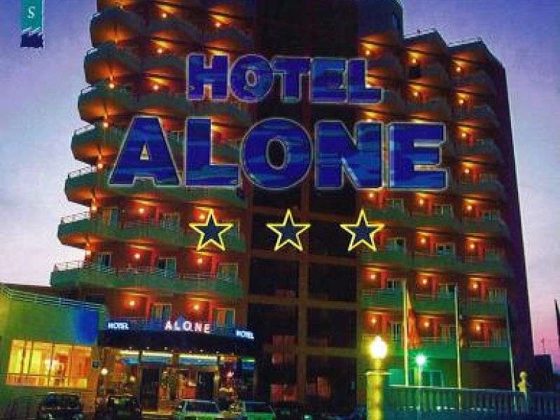 Hotel Alone
