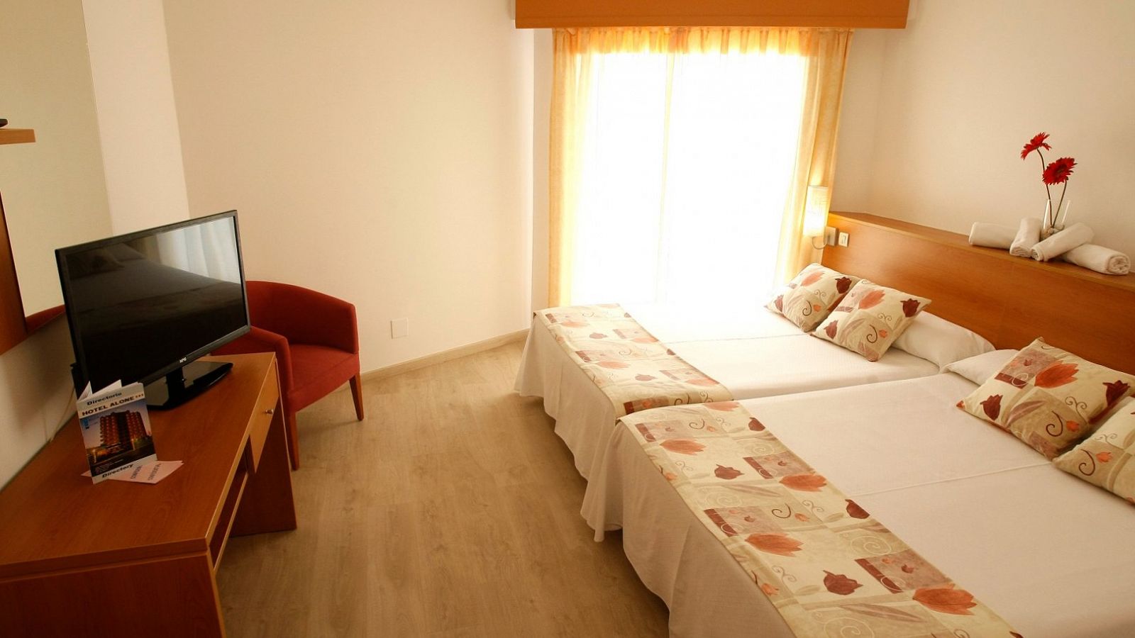 Hotel Alone