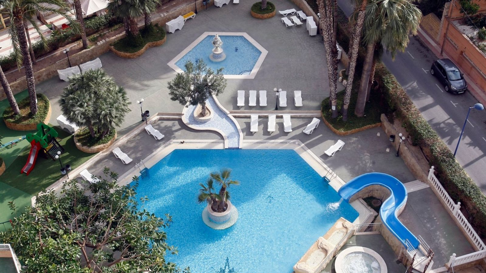 Hotel Alone