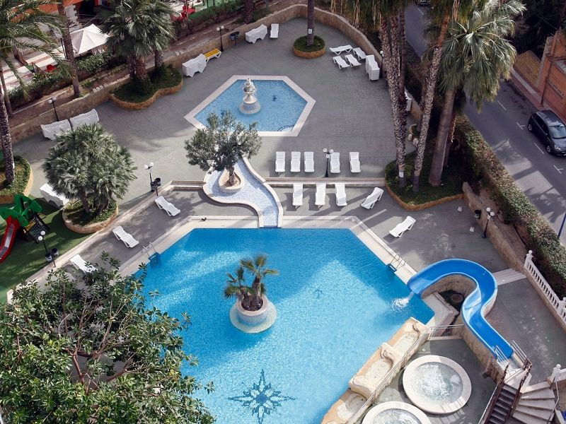 Hotel Alone